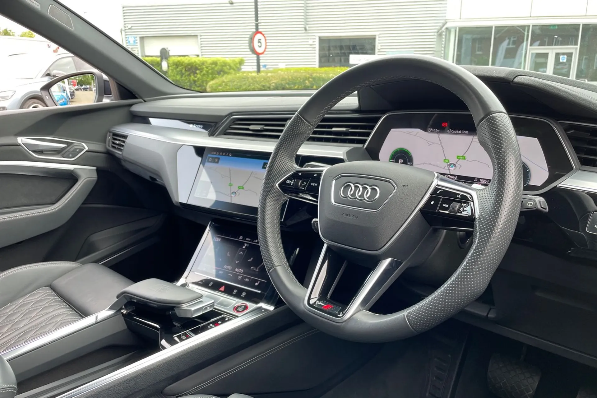 Audi e-tron thumbnail image number 28