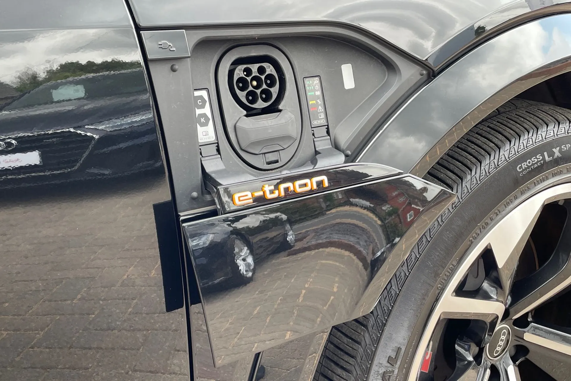 Audi e-tron thumbnail image number 48