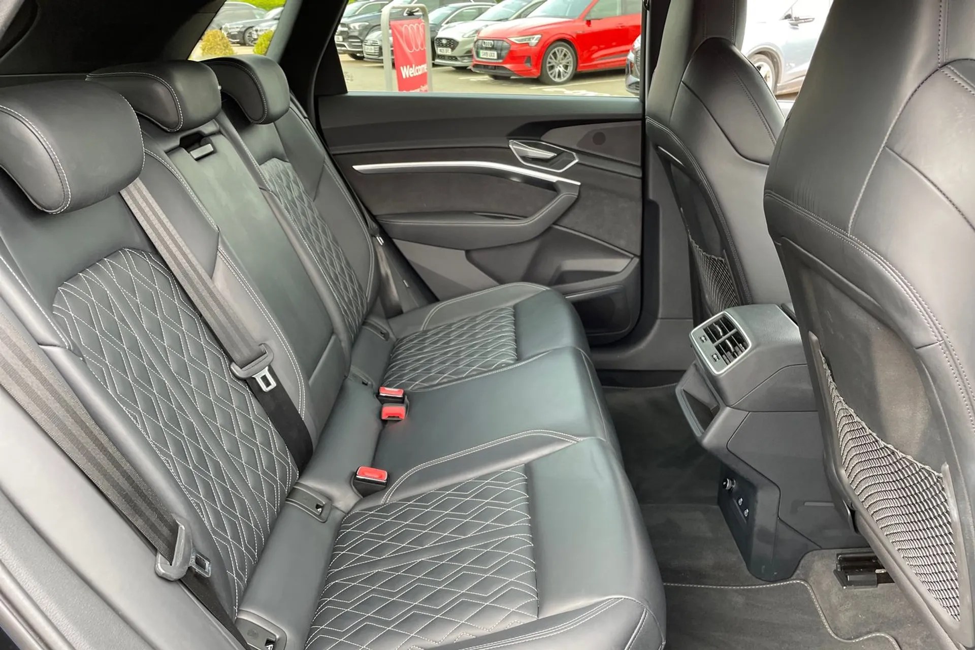 Audi e-tron thumbnail image number 41
