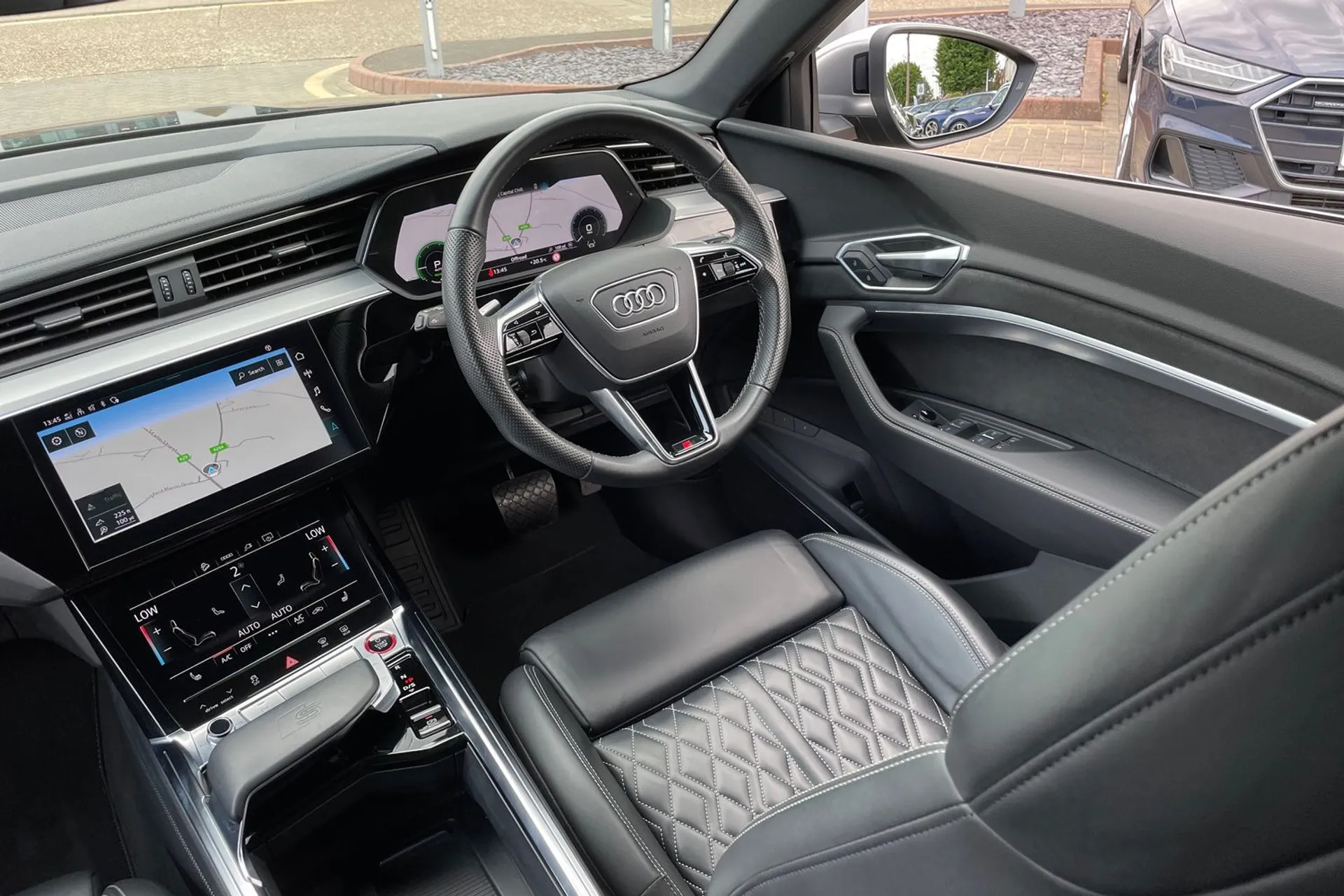 Audi e-tron thumbnail image number 38