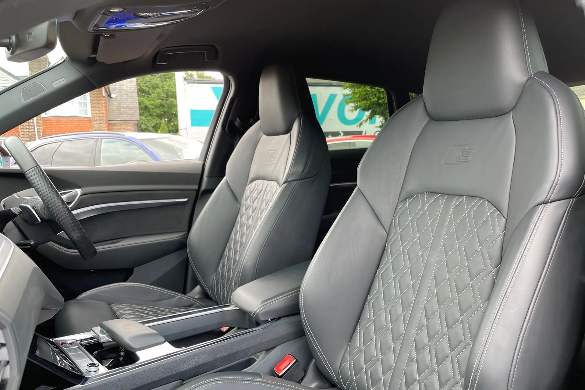 Audi e-tron thumbnail image number 30
