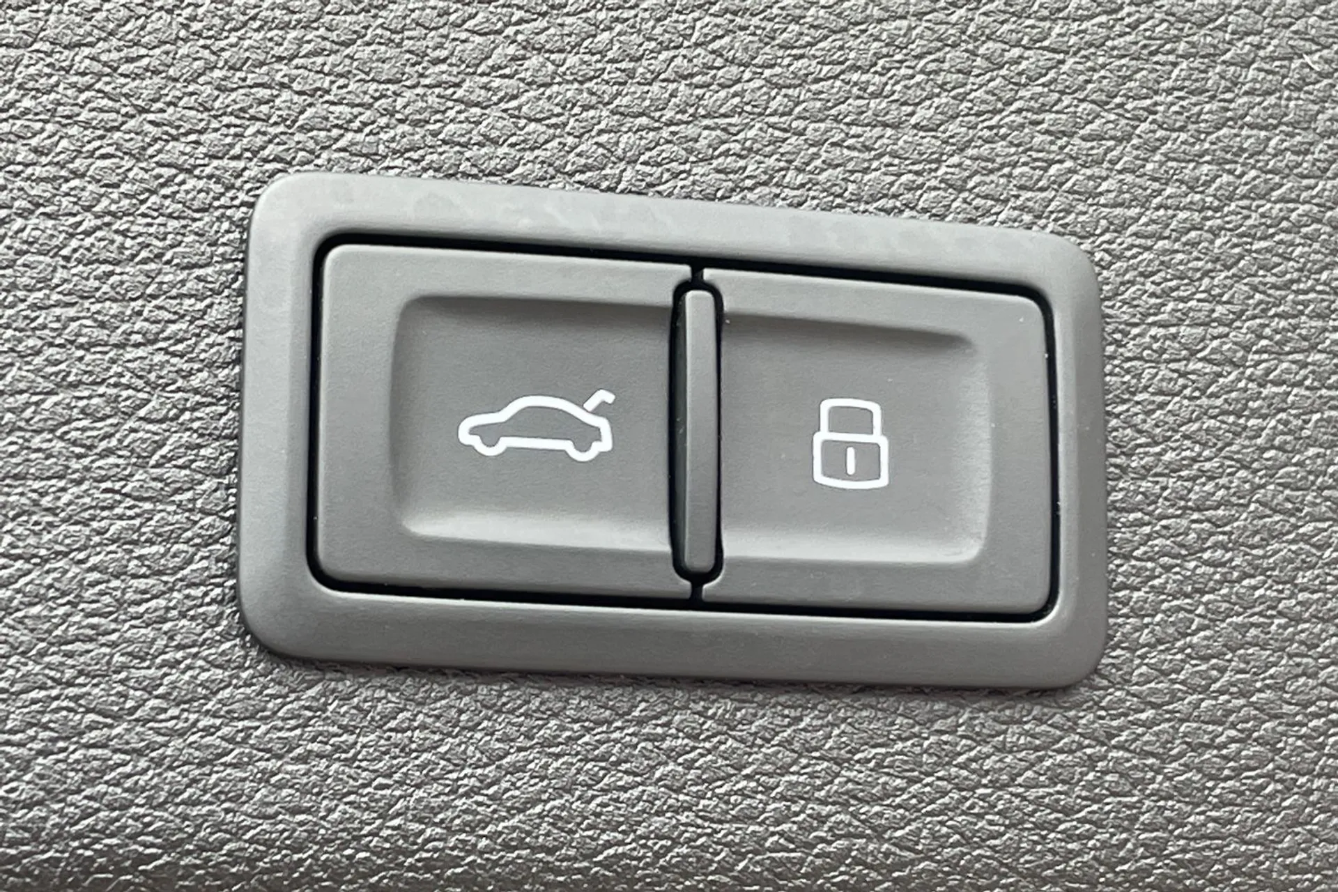 Audi e-tron thumbnail image number 34