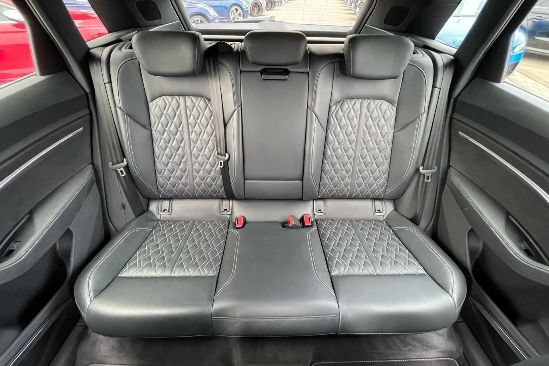 Audi e-tron thumbnail image number 7
