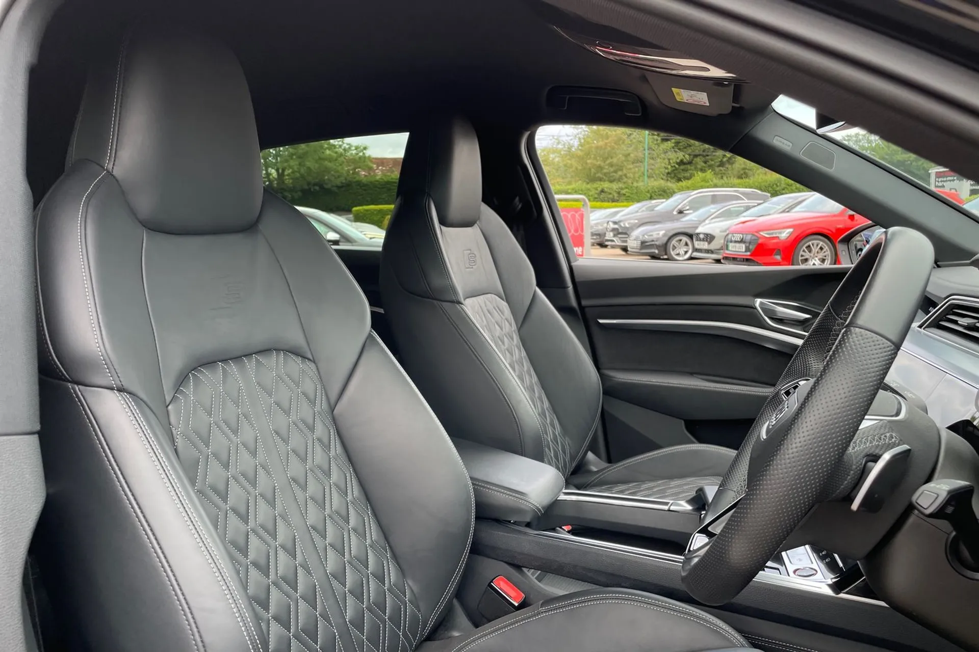 Audi e-tron thumbnail image number 27