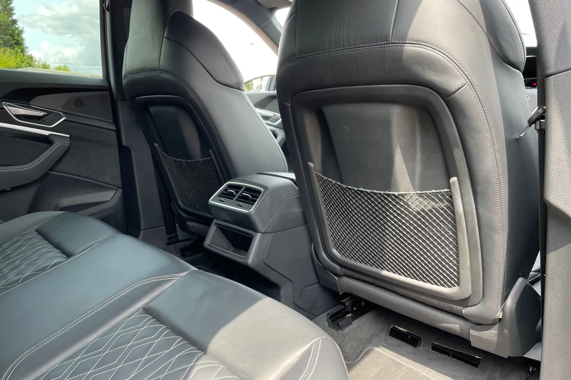 Audi e-tron thumbnail image number 43