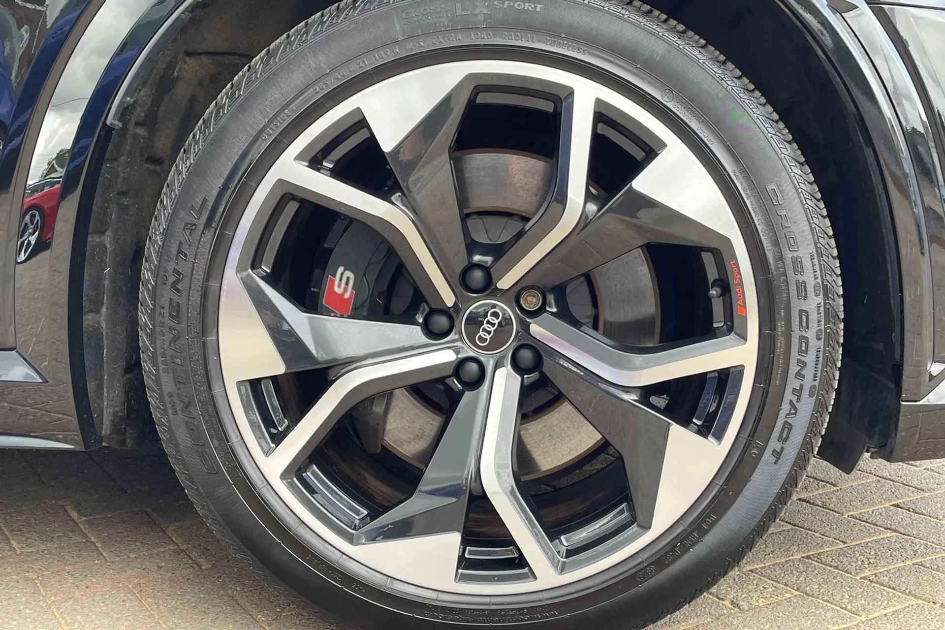Audi e-tron thumbnail image number 8
