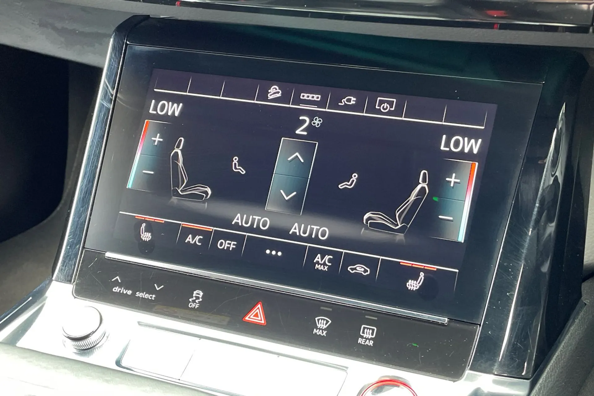 Audi e-tron thumbnail image number 15