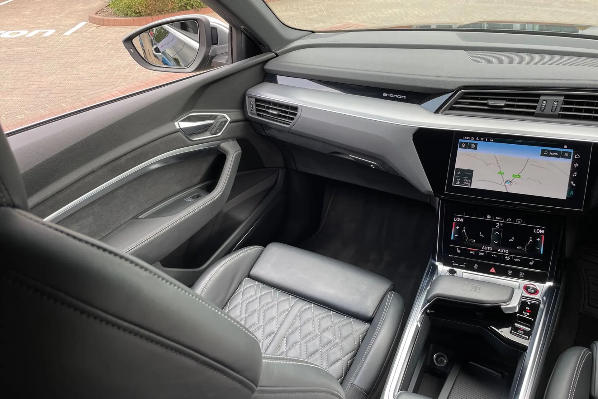 Audi e-tron thumbnail image number 35