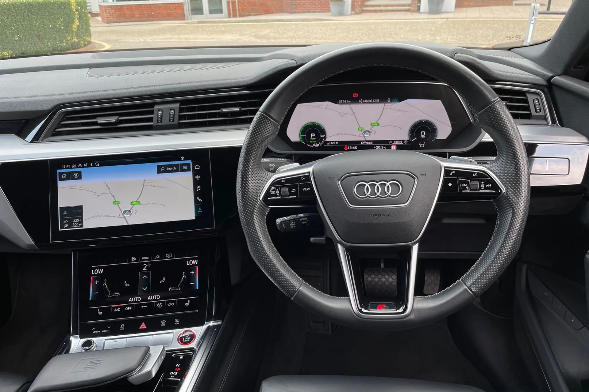 Audi e-tron thumbnail image number 37