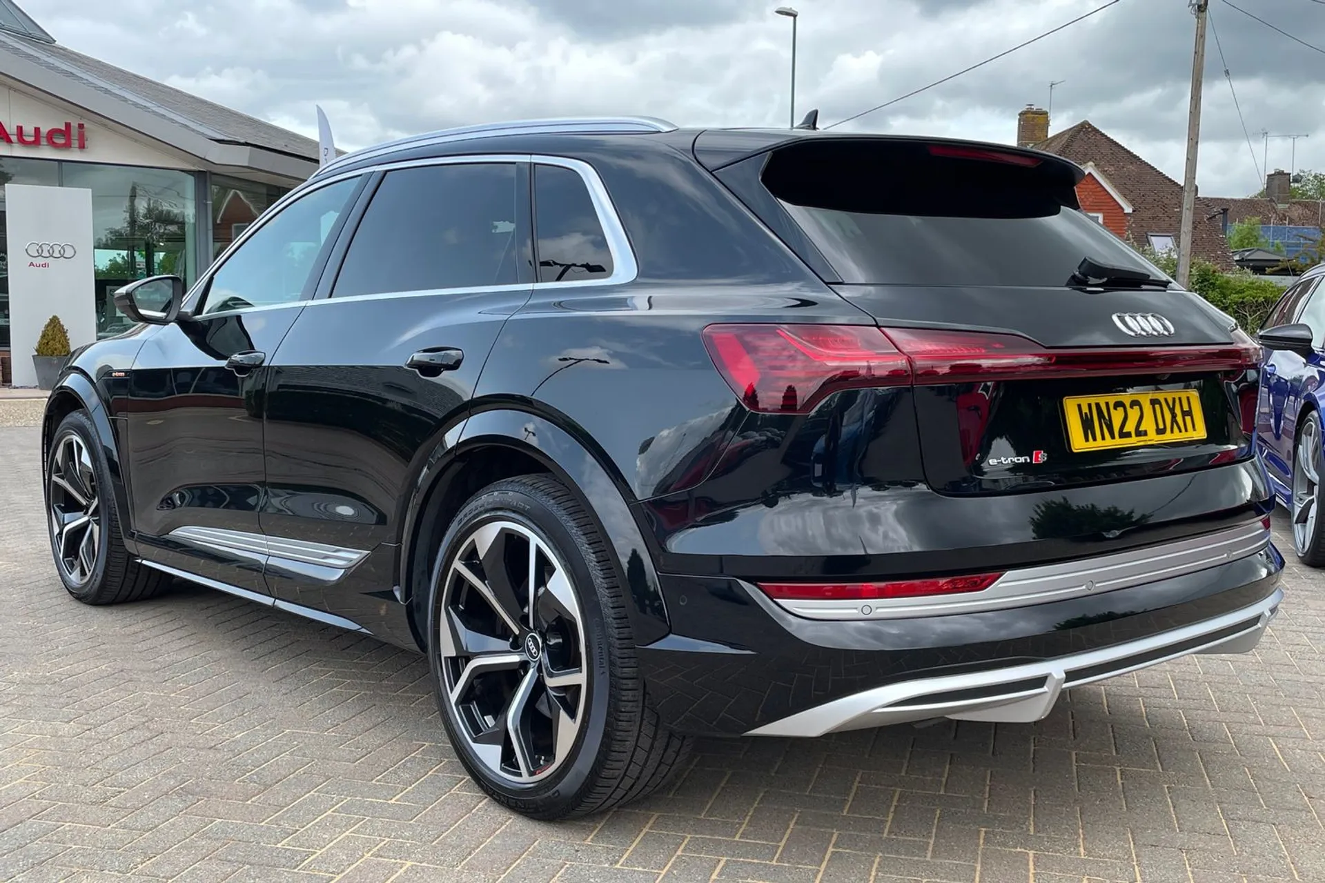 Audi e-tron thumbnail image number 6