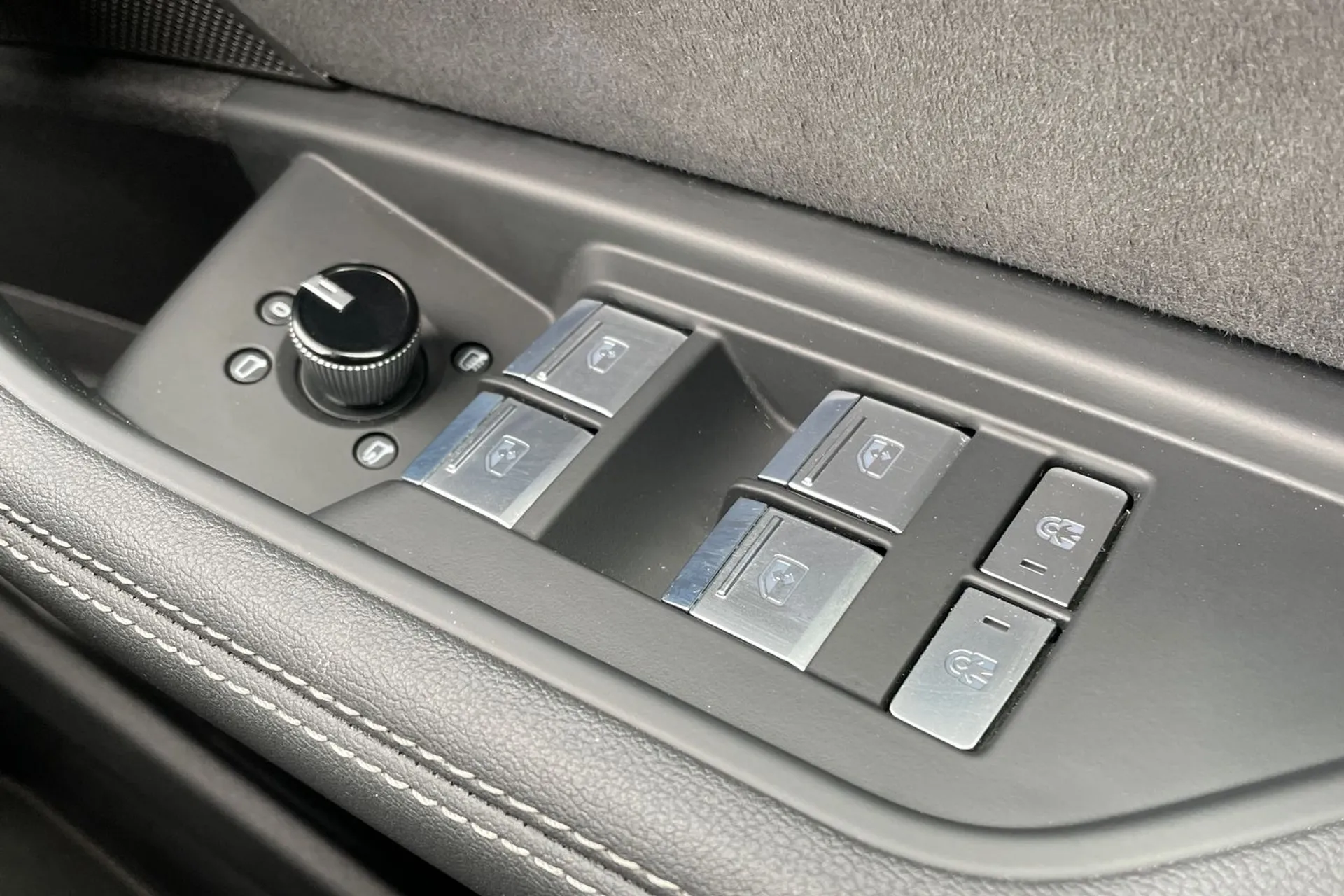 Audi e-tron thumbnail image number 19