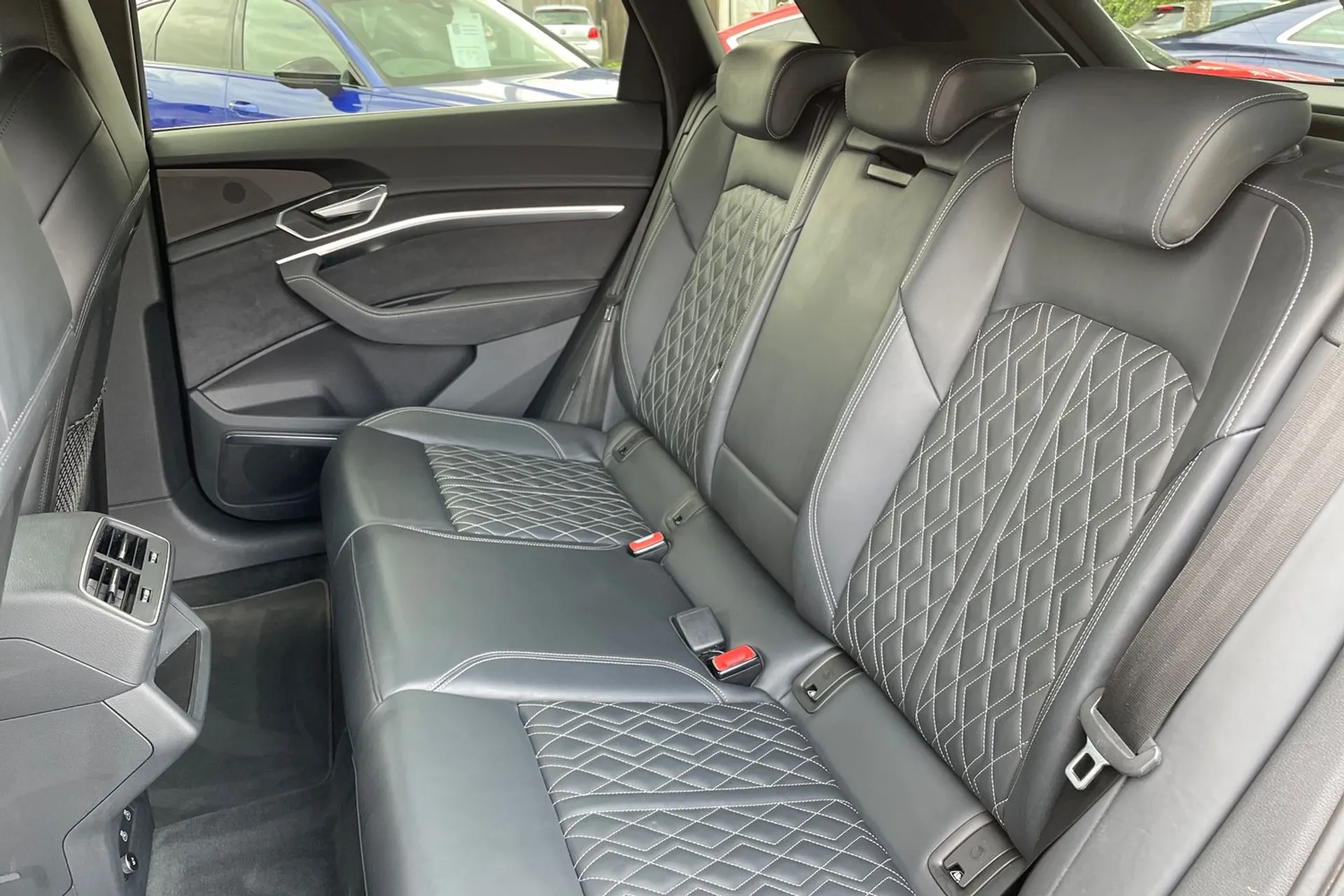 Audi e-tron thumbnail image number 39