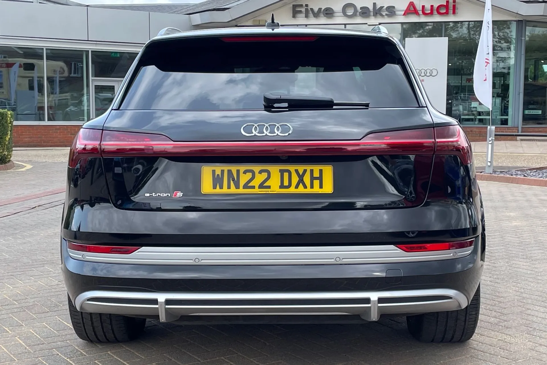 Audi e-tron thumbnail image number 5
