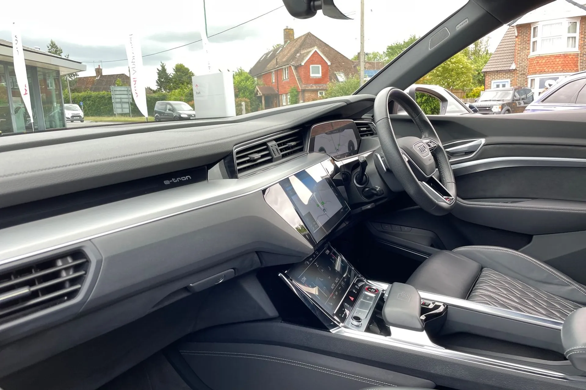 Audi e-tron thumbnail image number 29