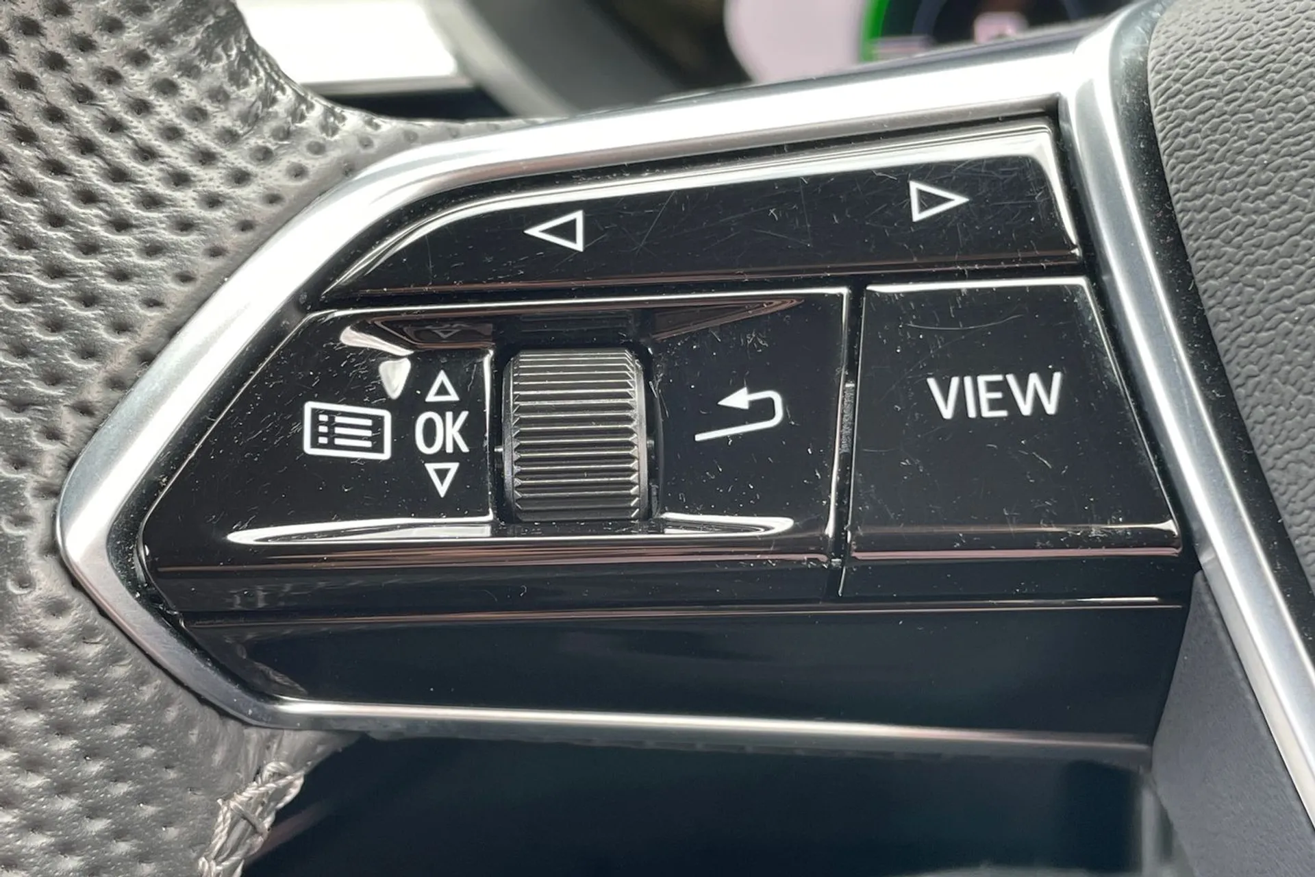 Audi e-tron thumbnail image number 21