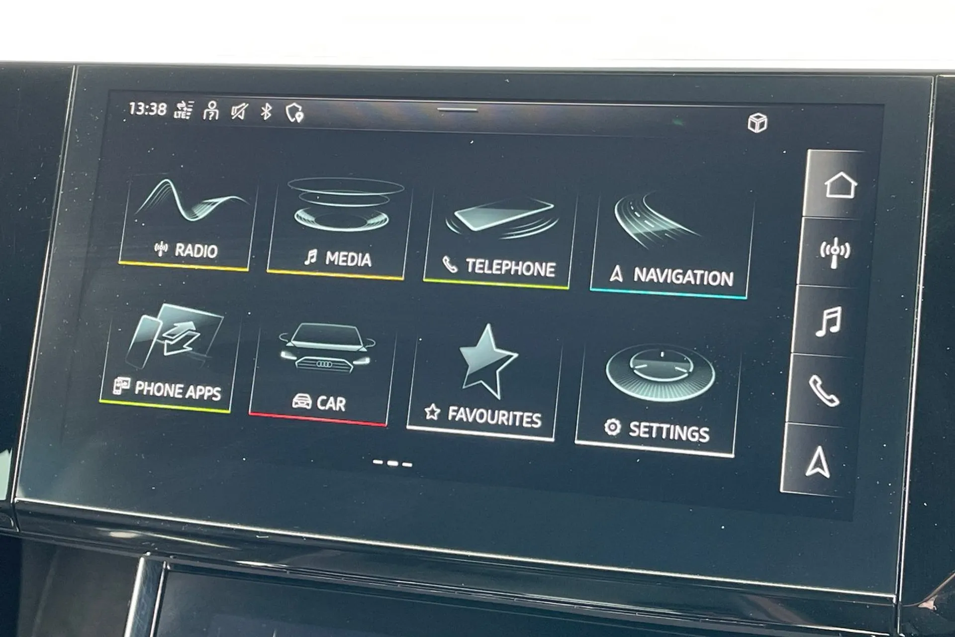 Audi e-tron thumbnail image number 13