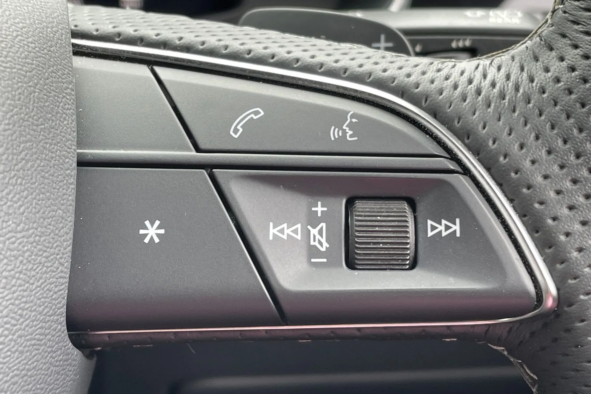 Audi Q8 thumbnail image number 24