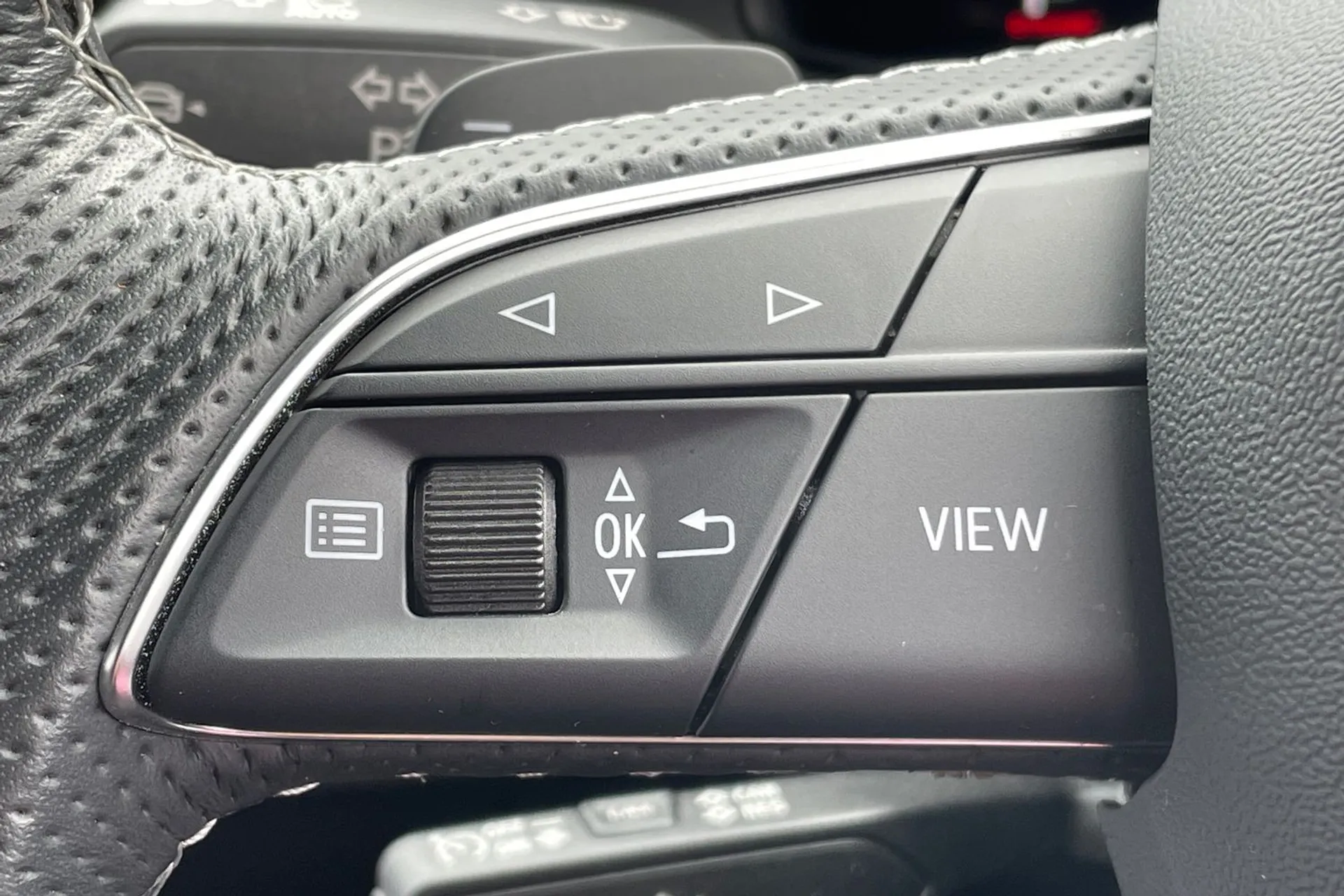 Audi Q8 thumbnail image number 23