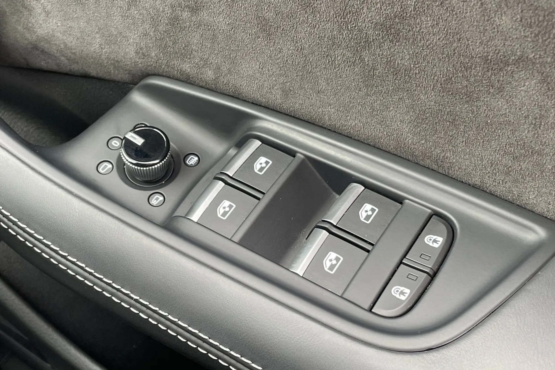 Audi Q8 thumbnail image number 26