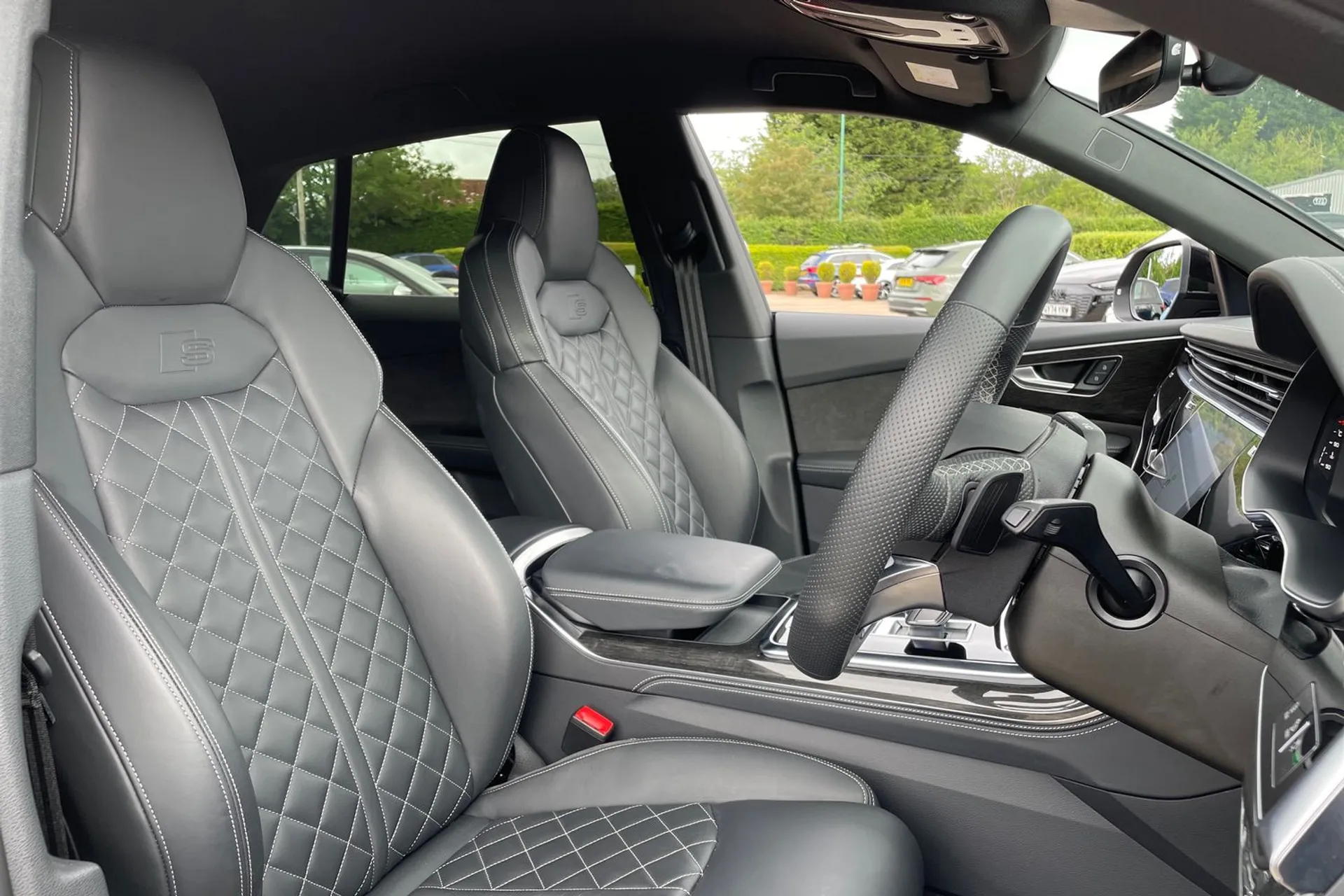 Audi Q8 thumbnail image number 34
