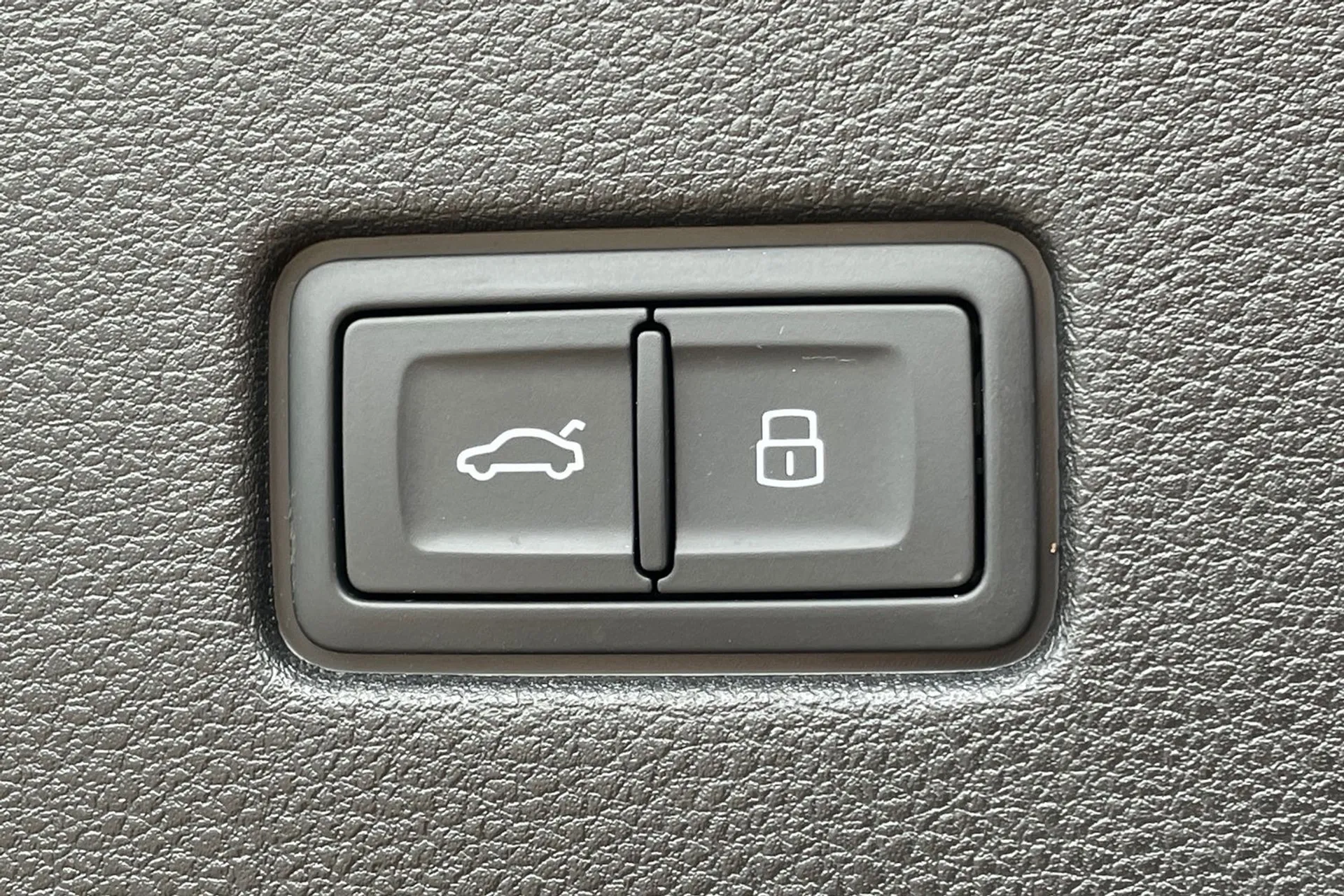 Audi Q8 thumbnail image number 18