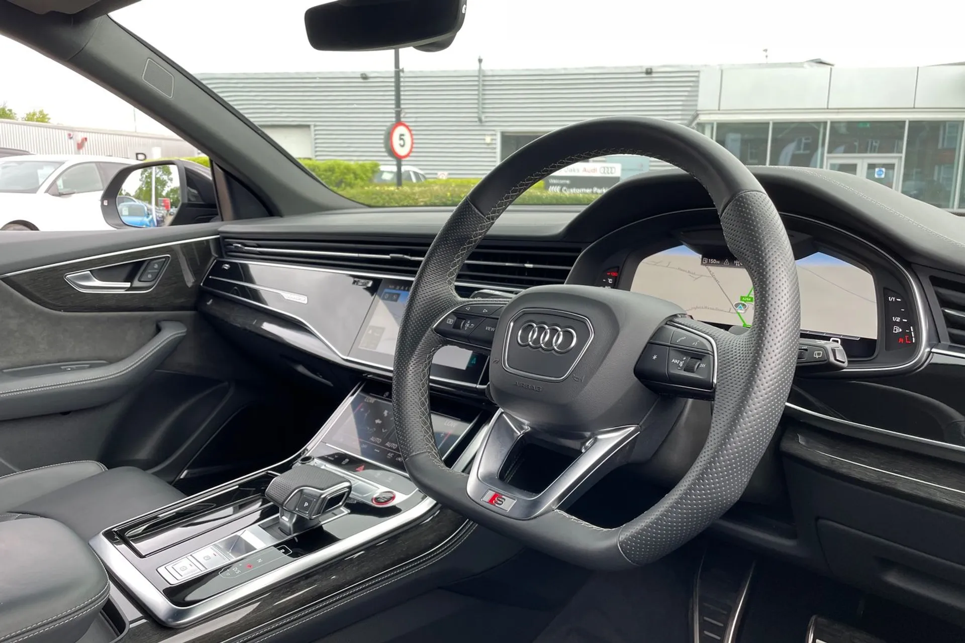 Audi Q8 thumbnail image number 33