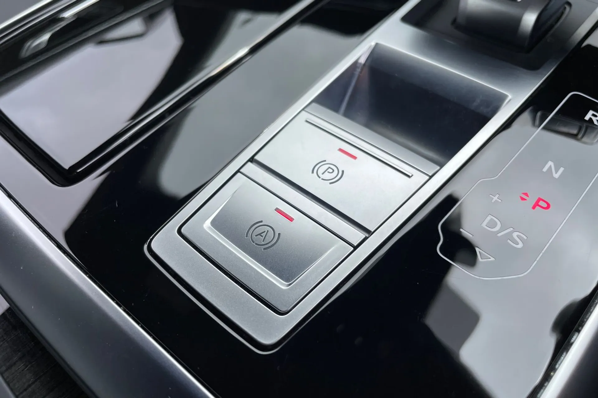 Audi Q8 thumbnail image number 29