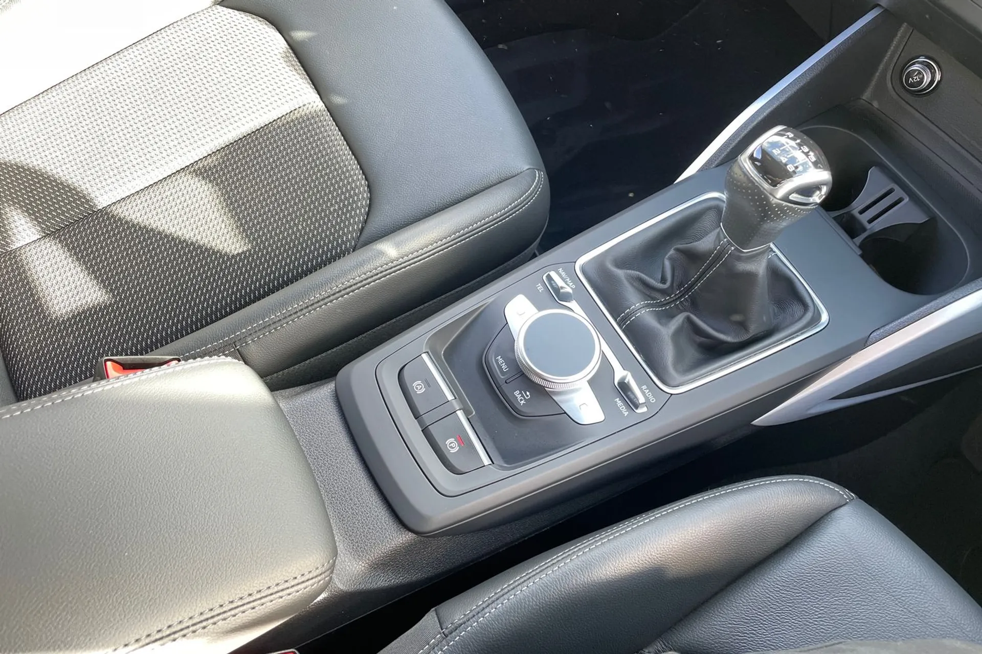 Audi Q2 thumbnail image number 23