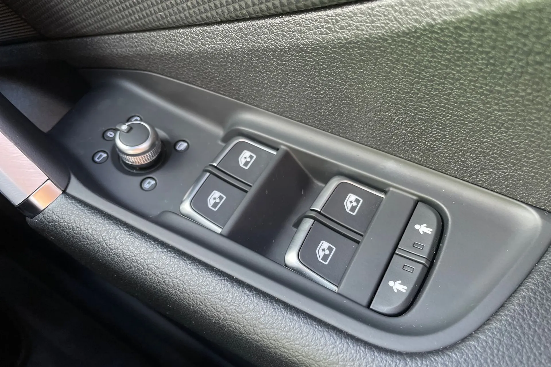 Audi Q2 thumbnail image number 25