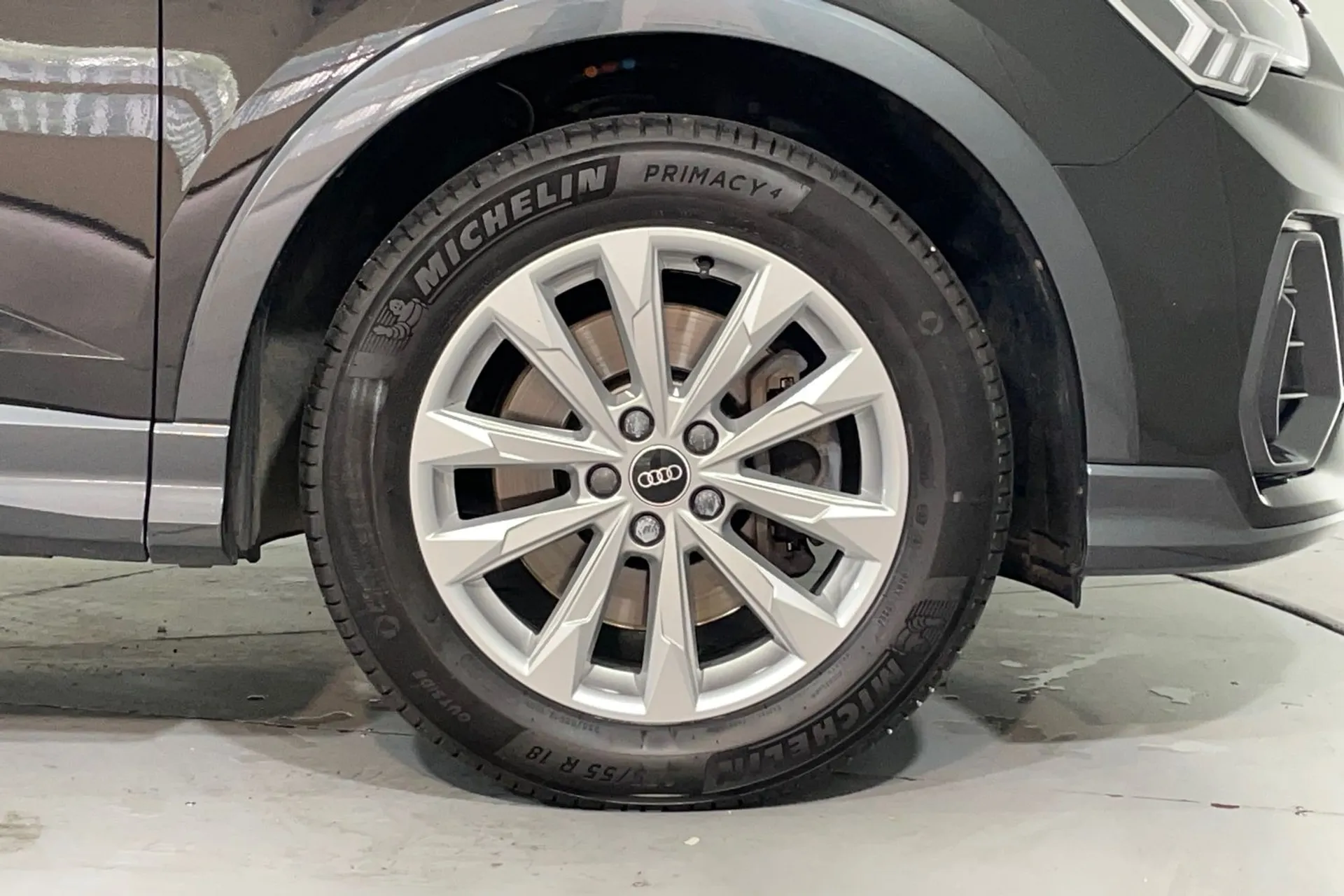 Audi Q3 thumbnail image number 12