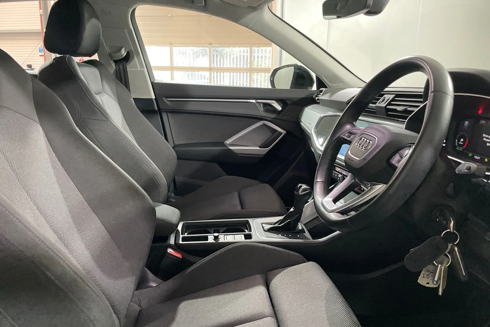 Audi Q3 thumbnail image number 23