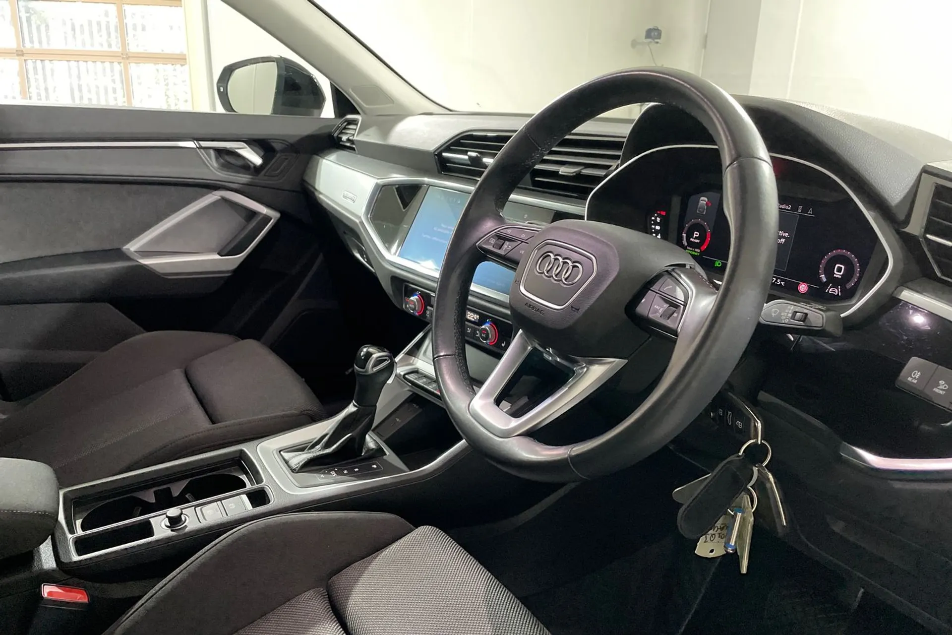 Audi Q3 thumbnail image number 24