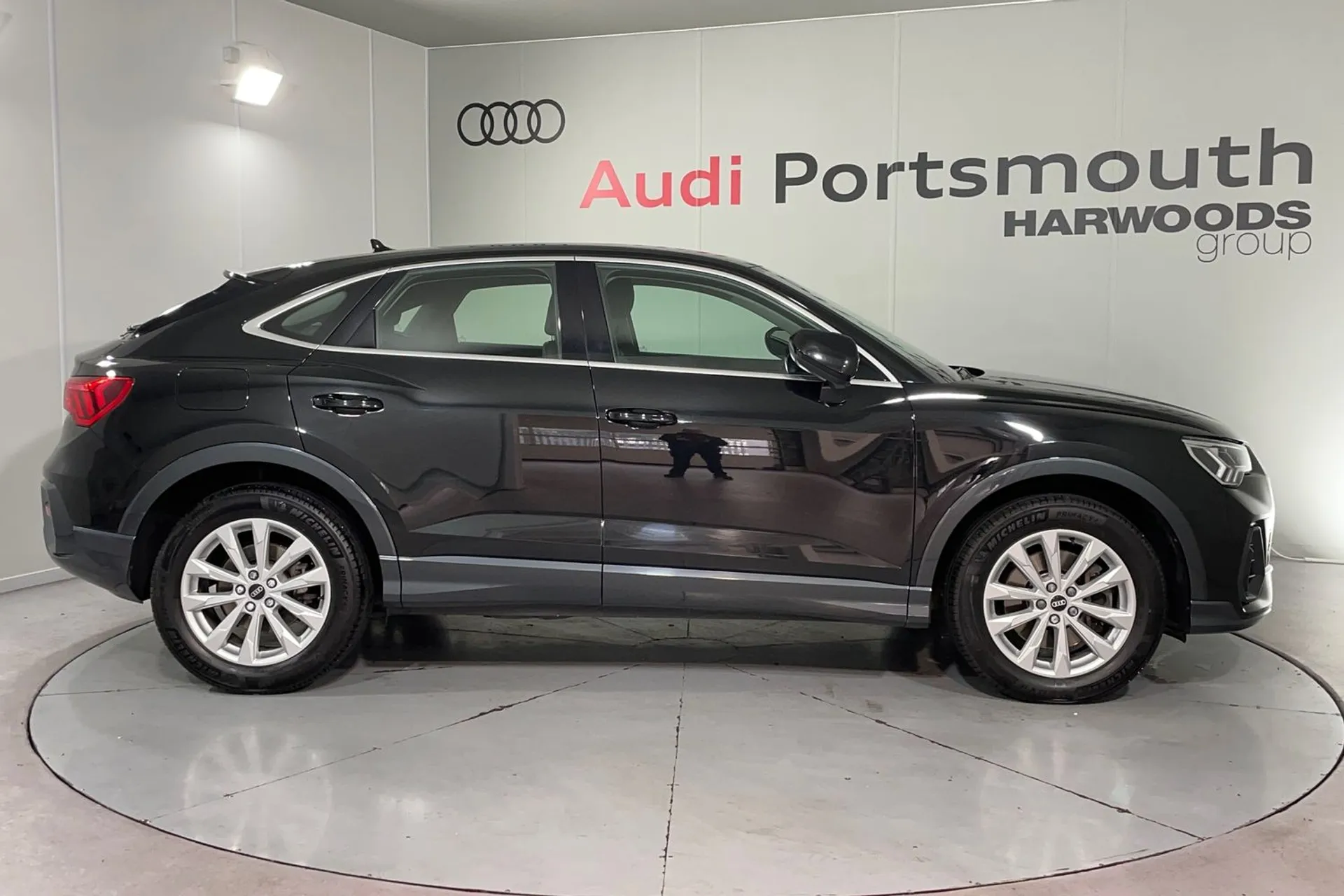 Audi Q3 thumbnail image number 2