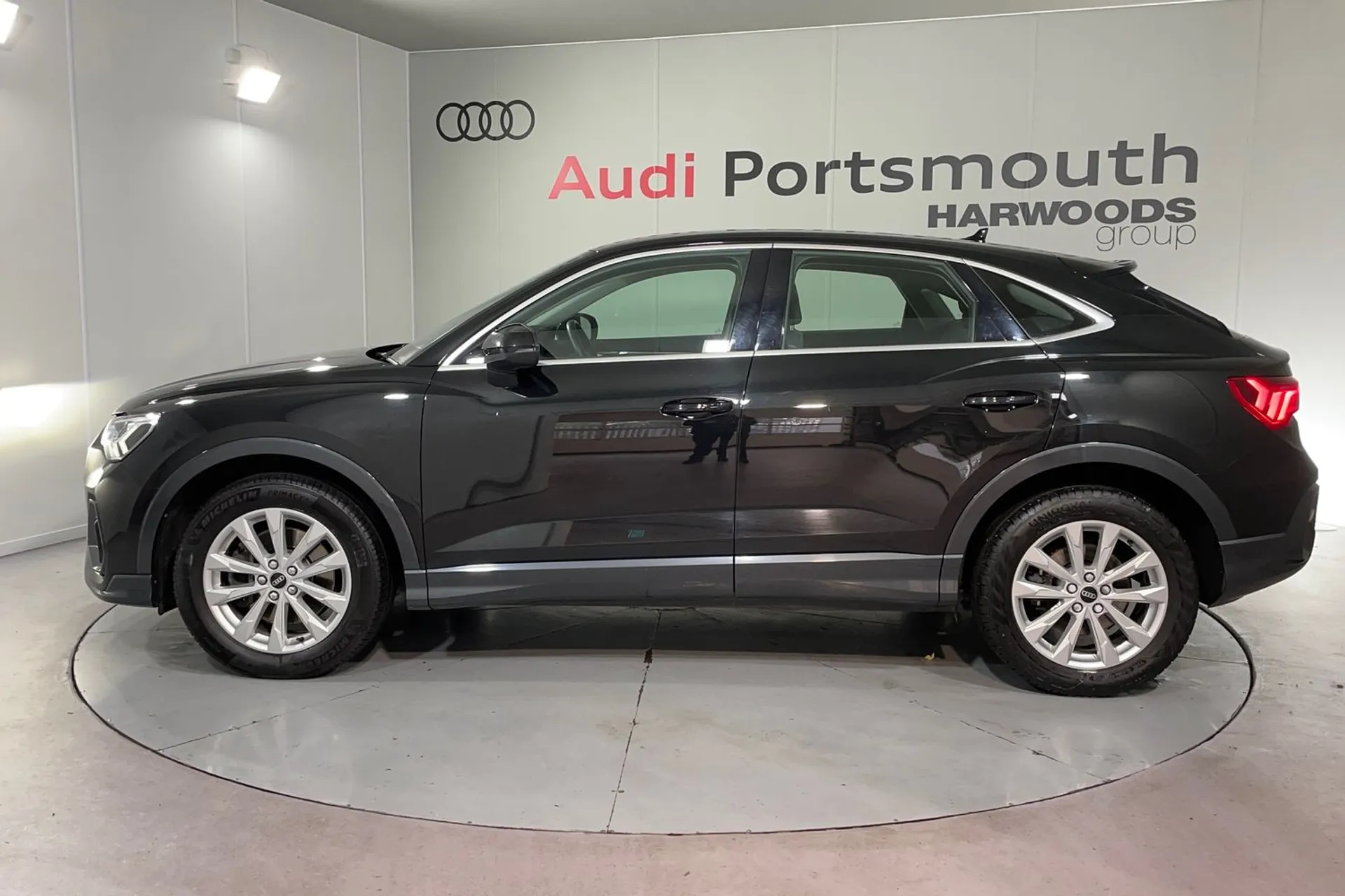 Audi Q3 thumbnail image number 11