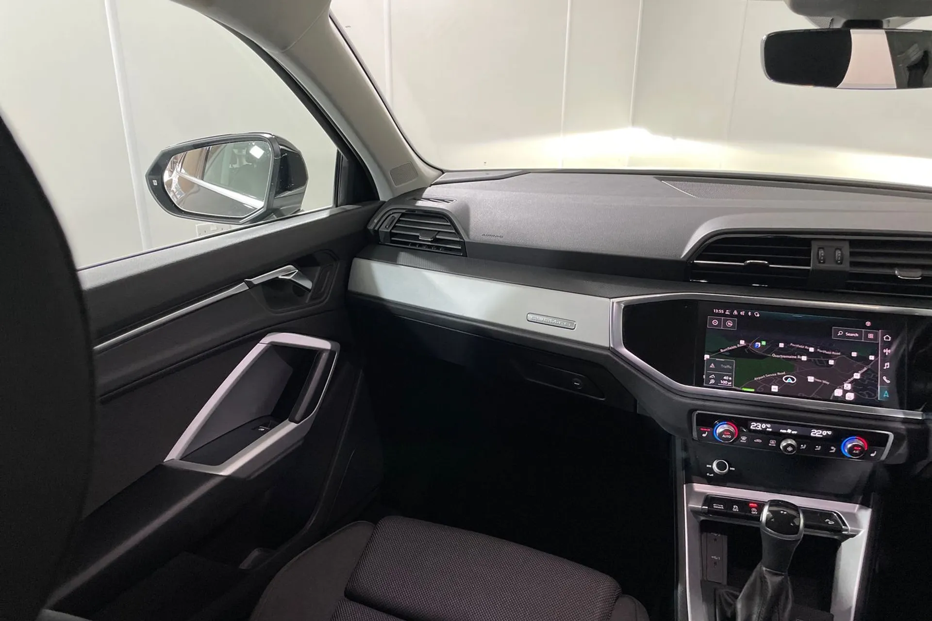 Audi Q3 thumbnail image number 32