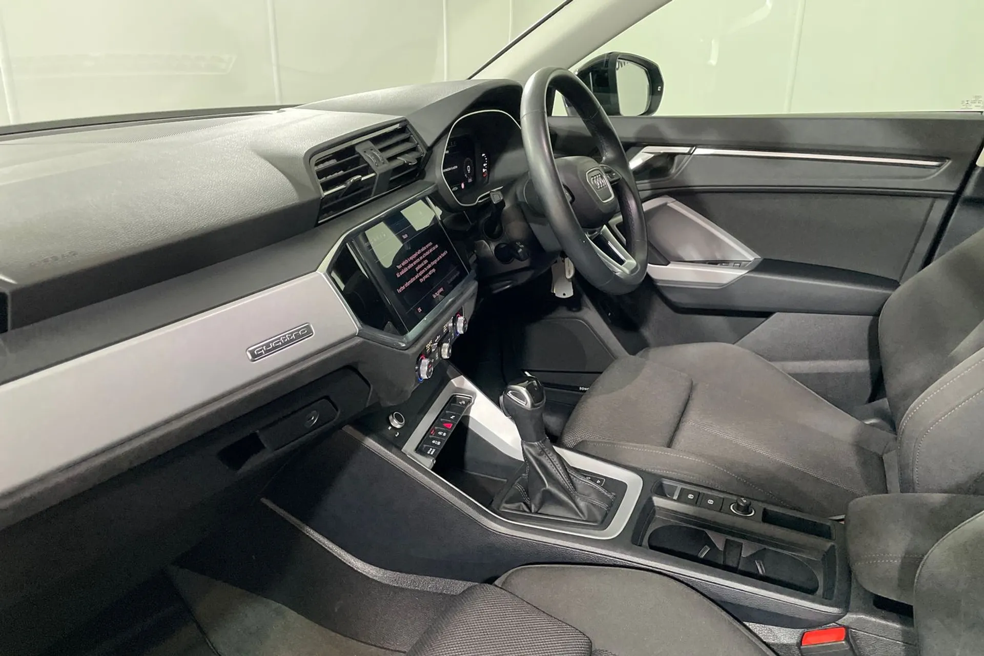 Audi Q3 thumbnail image number 25