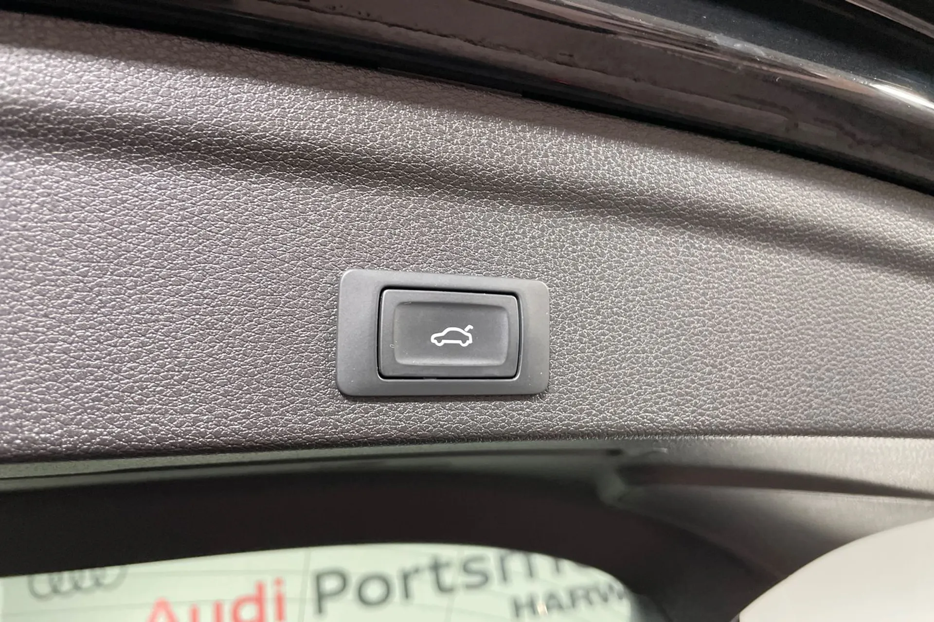 Audi Q3 thumbnail image number 19