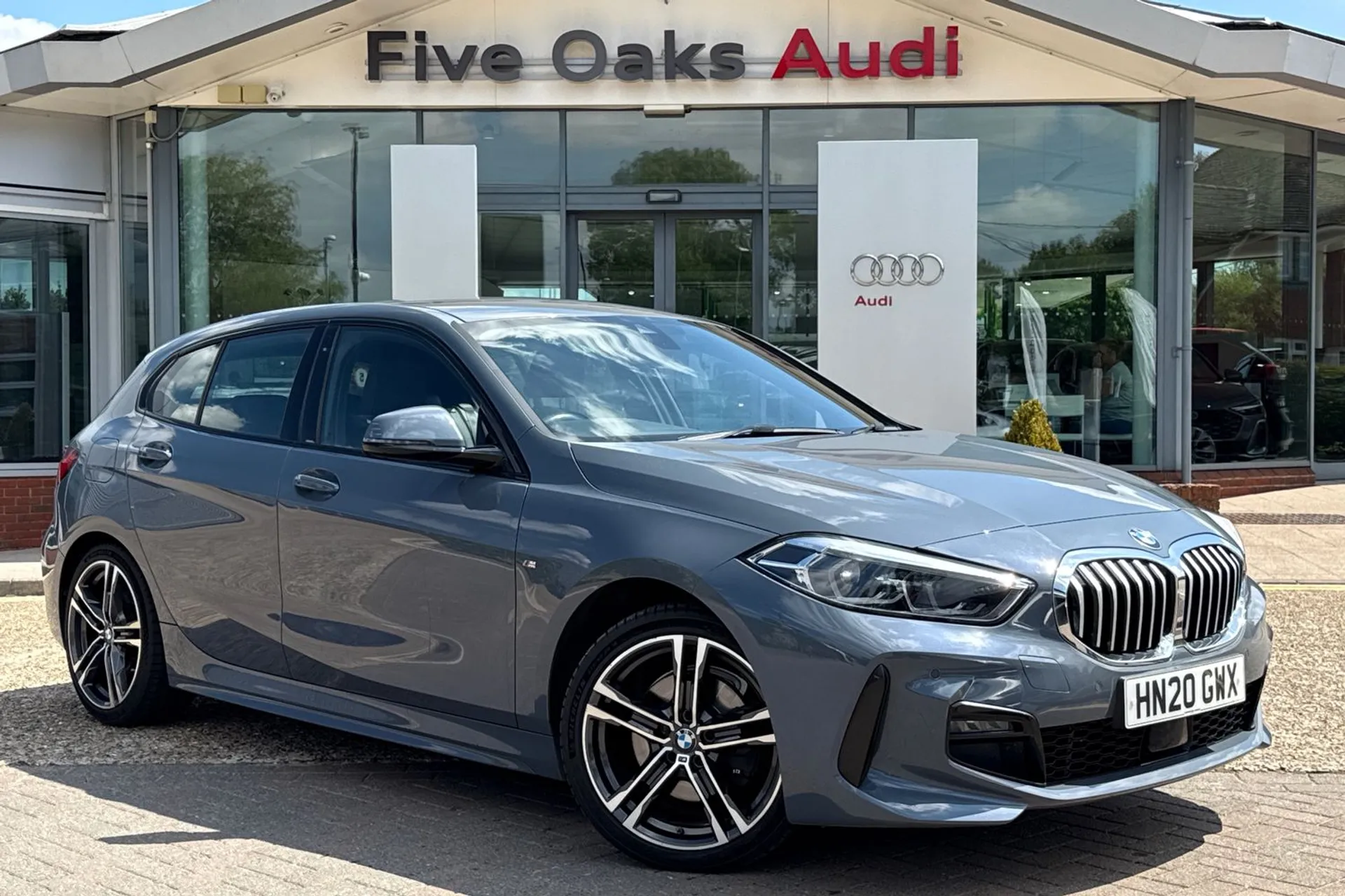 BMW 1 SERIES focused image