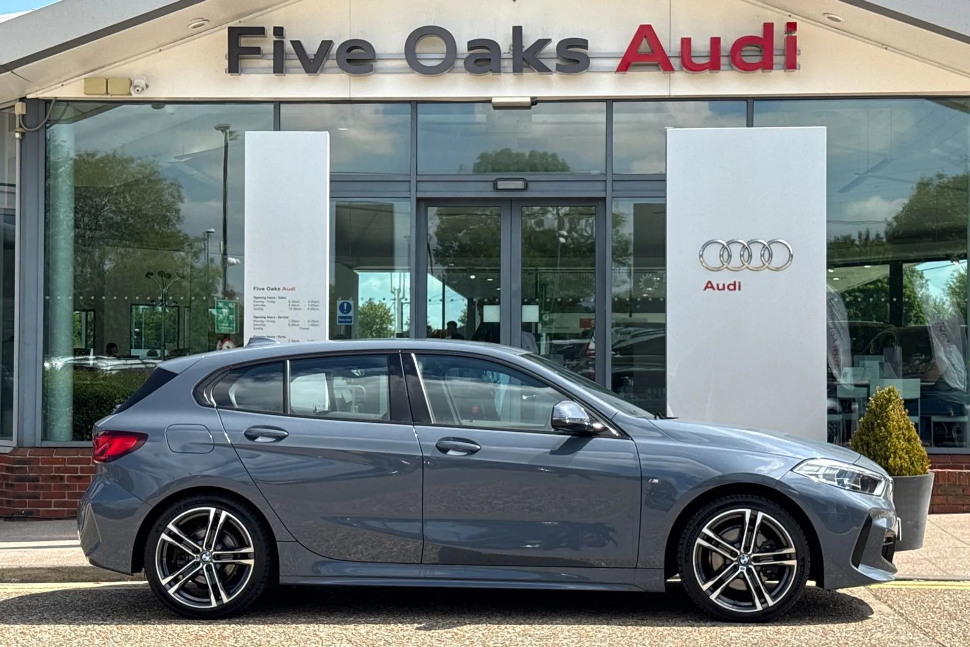 BMW 1 SERIES thumbnail image number 2