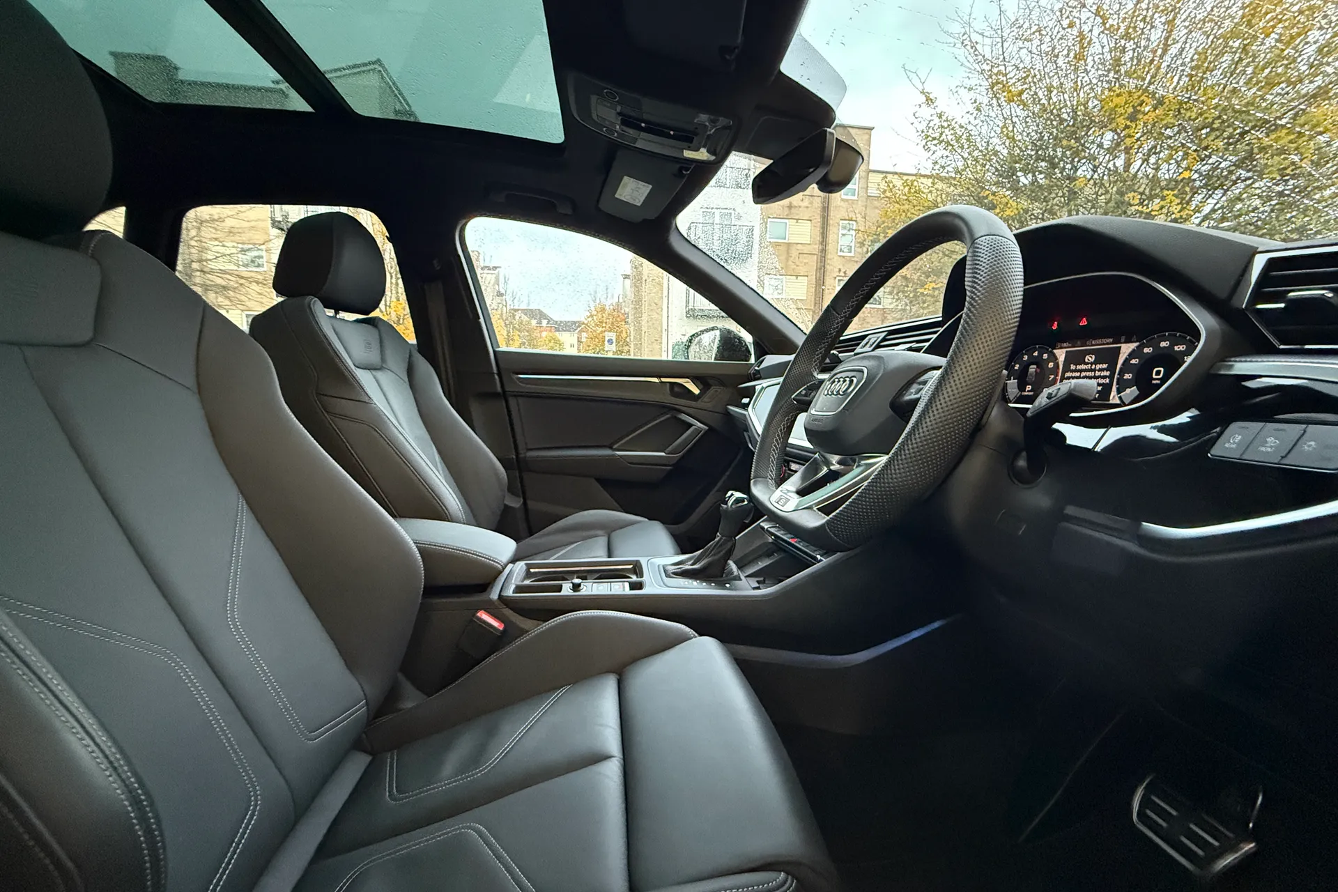 Audi Q3 thumbnail image number 36