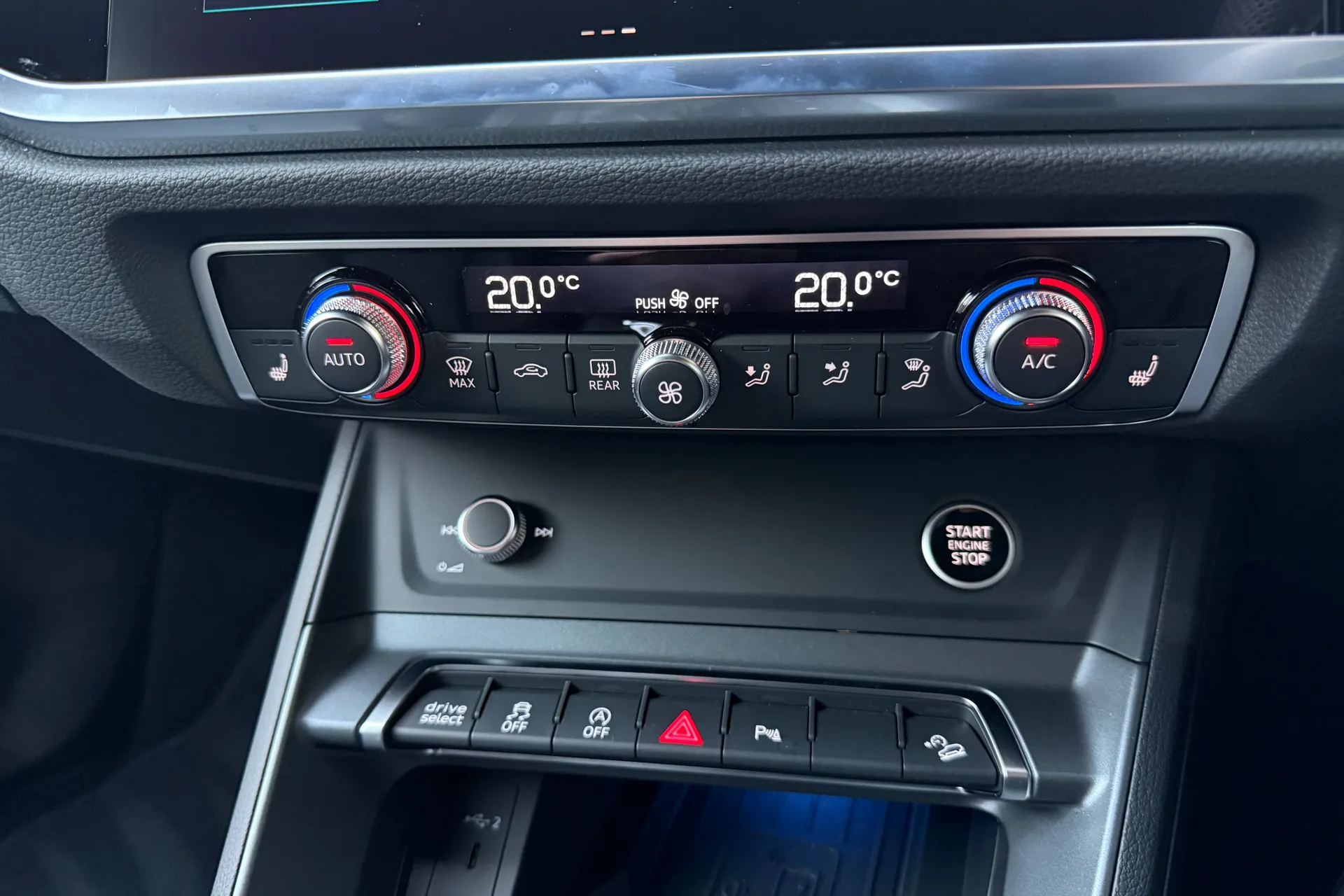 Audi Q3 thumbnail image number 15