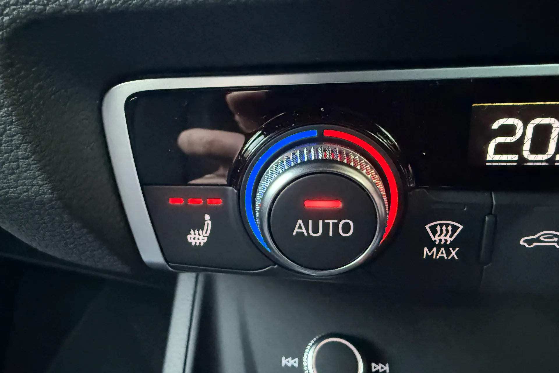 Audi Q3 thumbnail image number 16