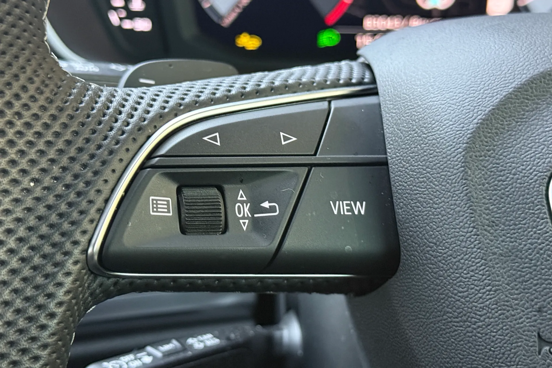 Audi Q3 thumbnail image number 21