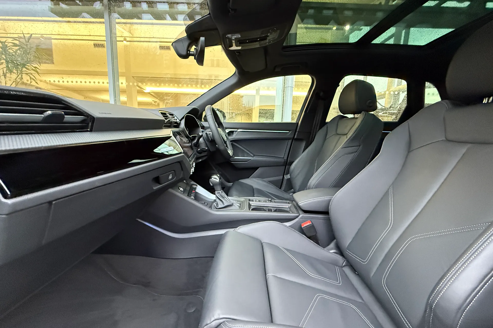 Audi Q3 thumbnail image number 43