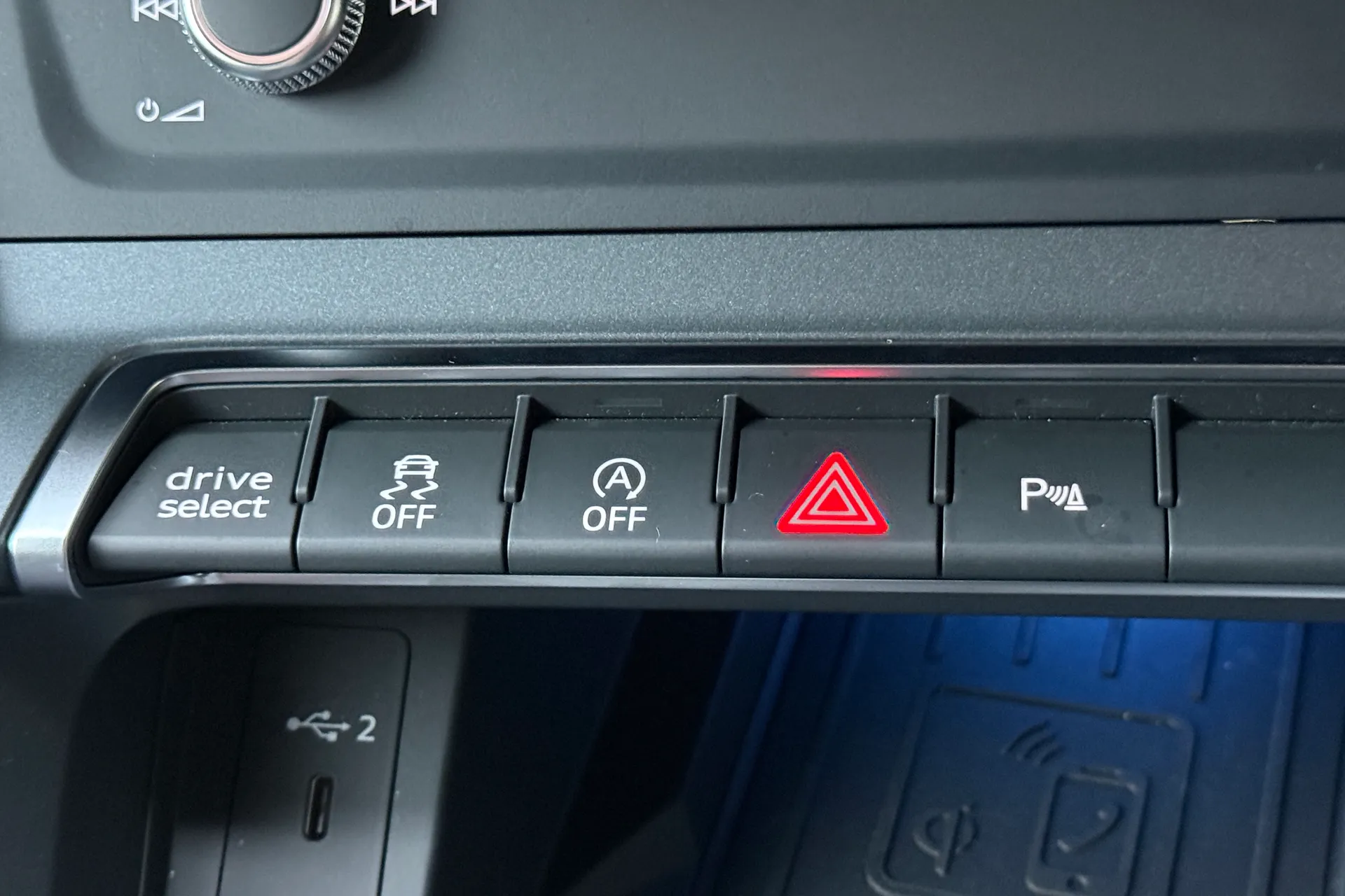 Audi Q3 thumbnail image number 18