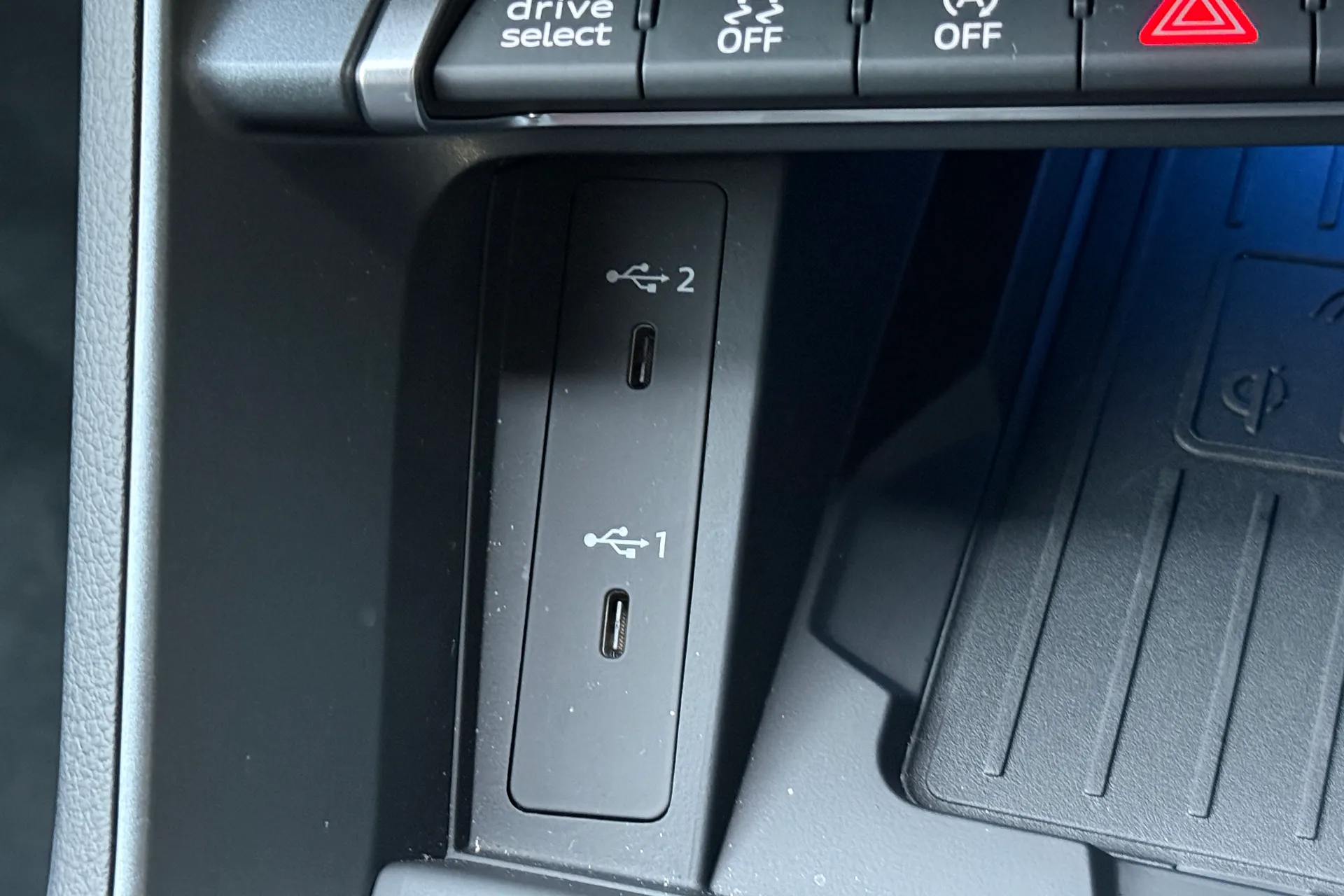 Audi Q3 thumbnail image number 19