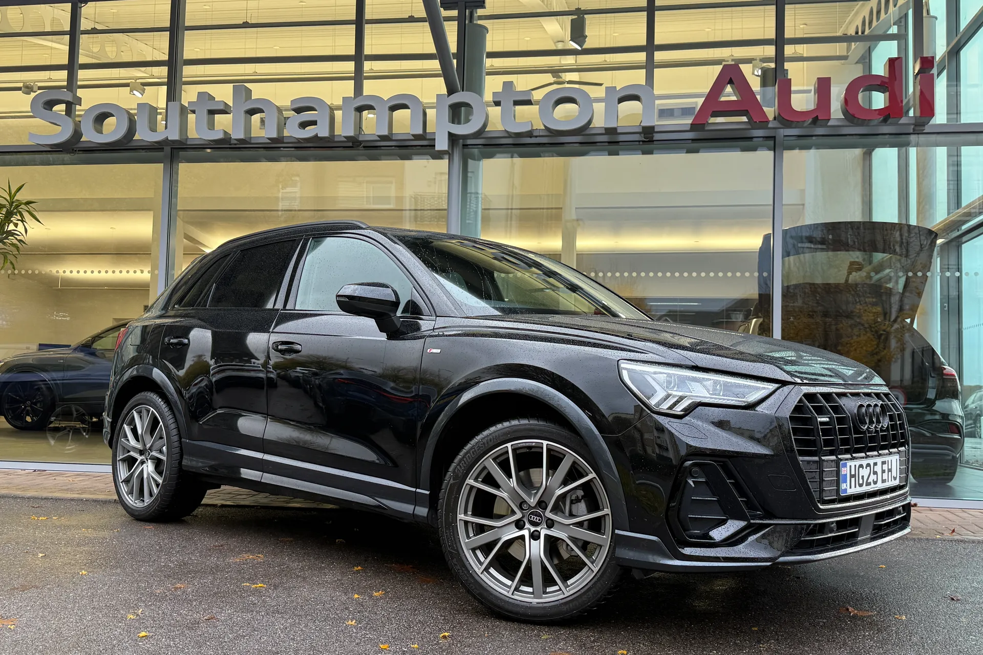 Audi Q3 focused image