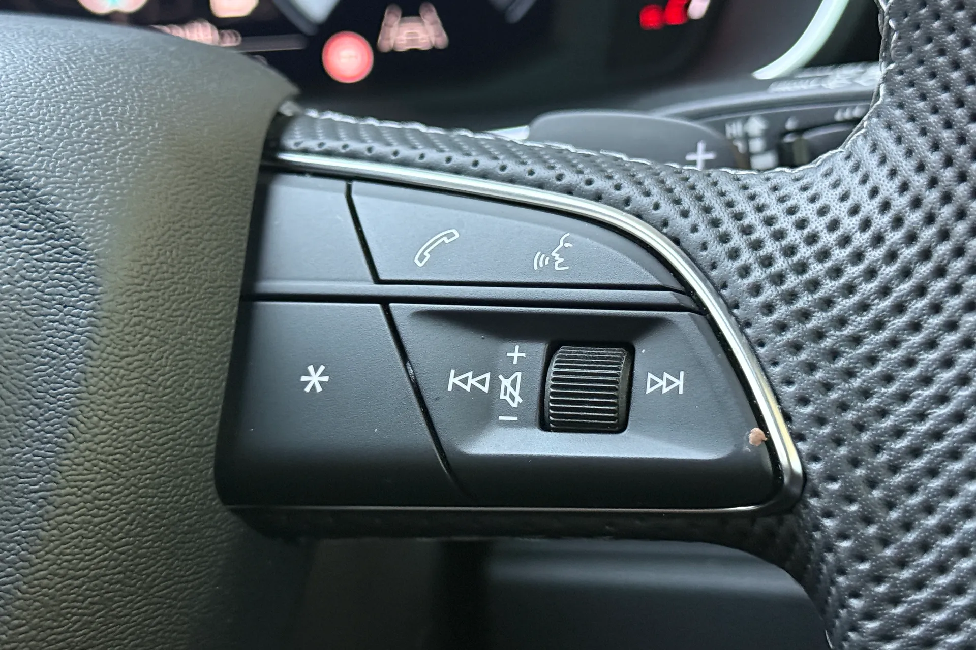 Audi Q3 thumbnail image number 22