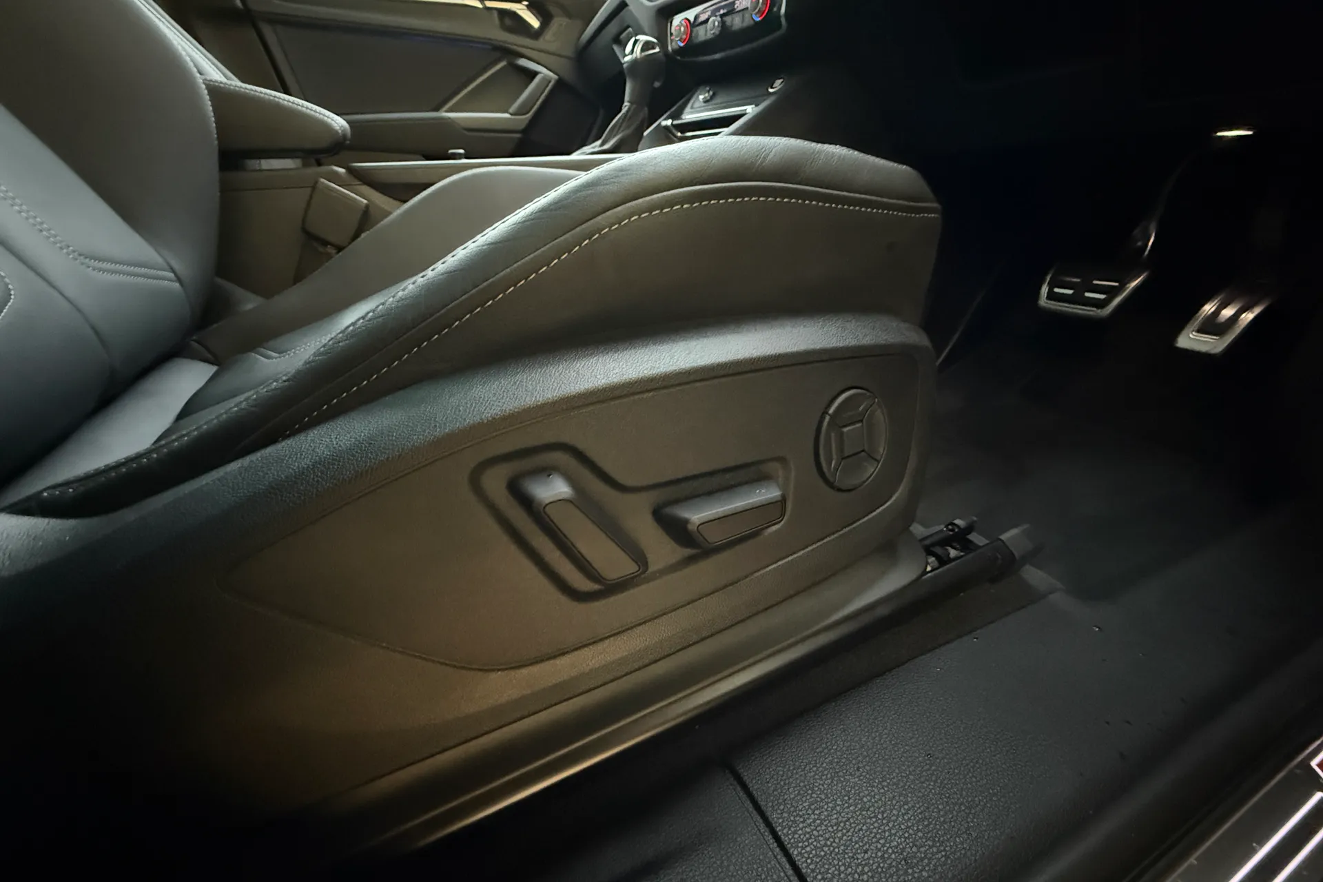 Audi Q3 thumbnail image number 37