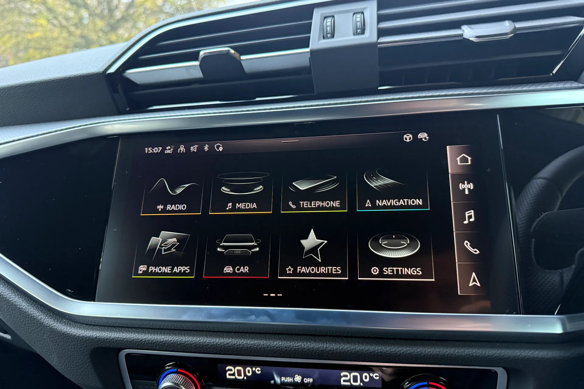 Audi Q3 thumbnail image number 12